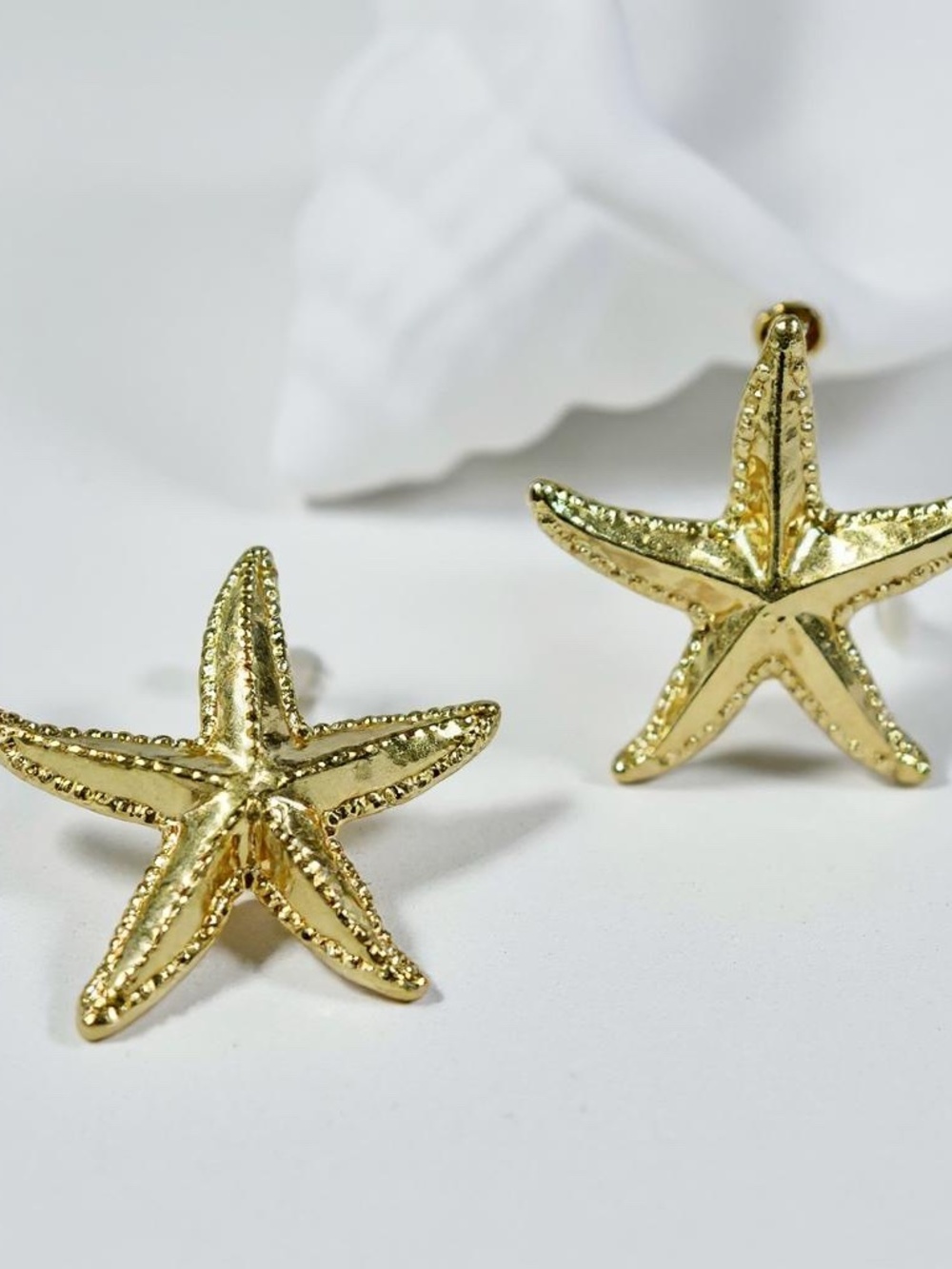 NWOT Starfish Earrings 18k Gold plated & stainless Steel
